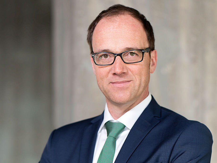 Portraitabbildung Dr. Thomas Nuzinger